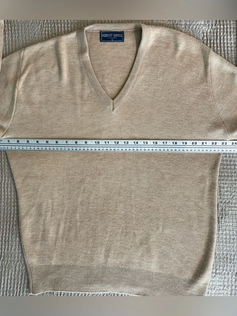 Vintage Robert Bruce USA Men’s L Beige V-Neck Fine Gauge Sweater